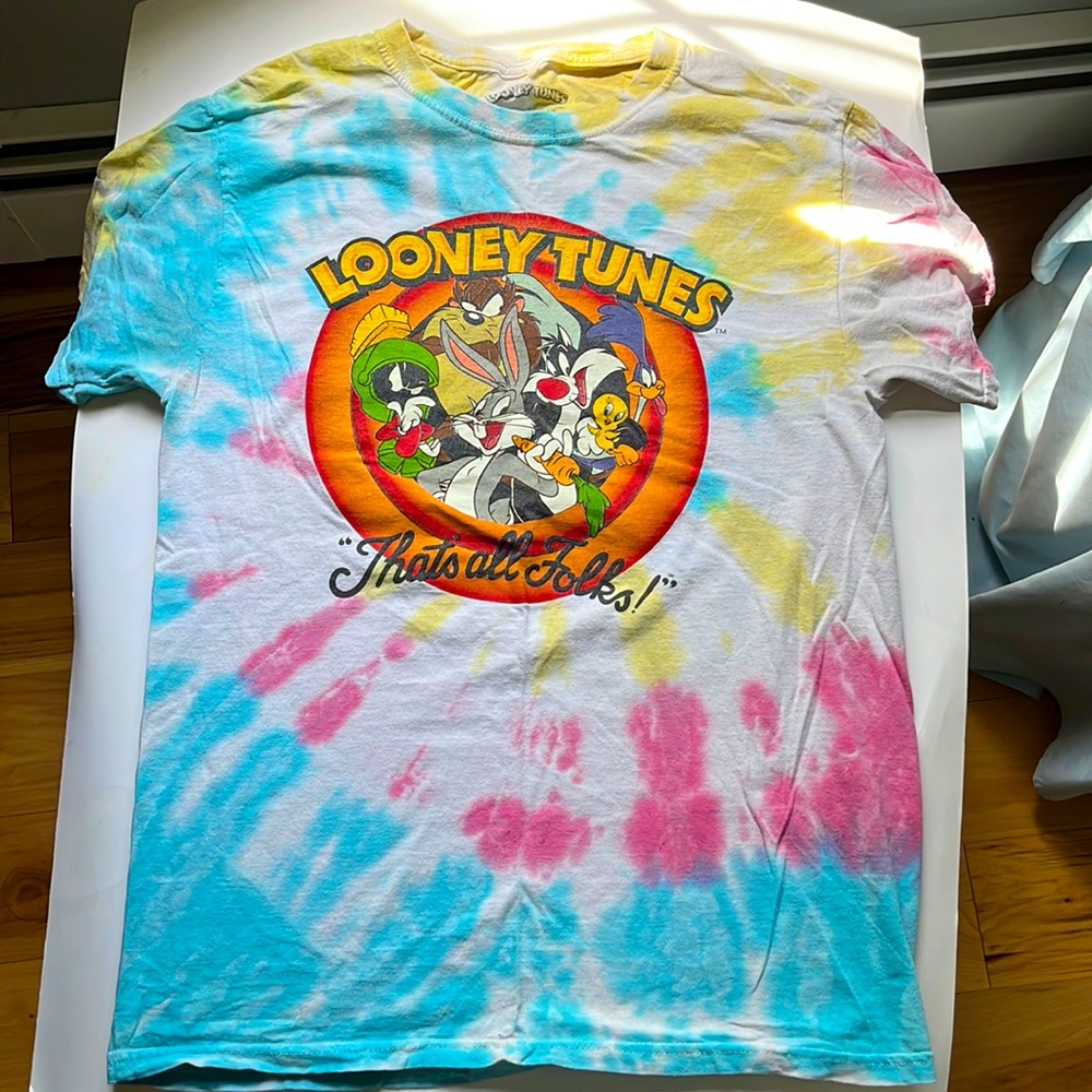 Looney Tunes Tie Dye graphic tee. Size S —Used in good condition.